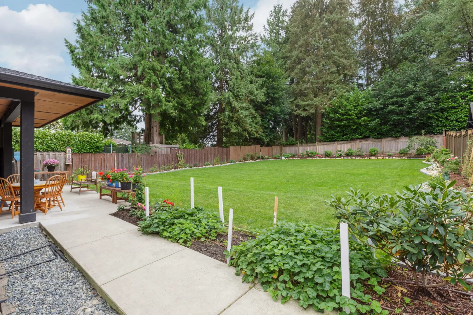 Tastefully Furnished Newly Updated 2 BD Central Lynn Valley North Vancouver