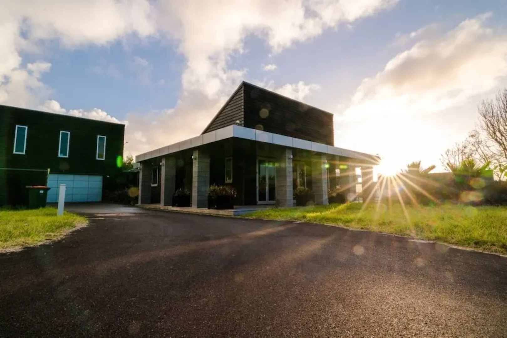 Karaka Luxury Vacation Home with Pool