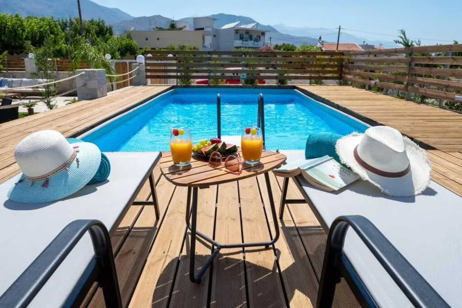 Villa 400 m from the beach 12 to 16 pers 2 pools