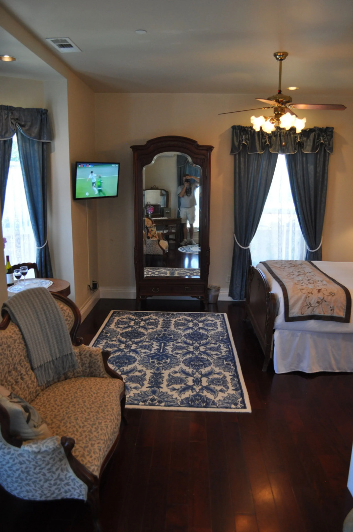 The River Belle Inn