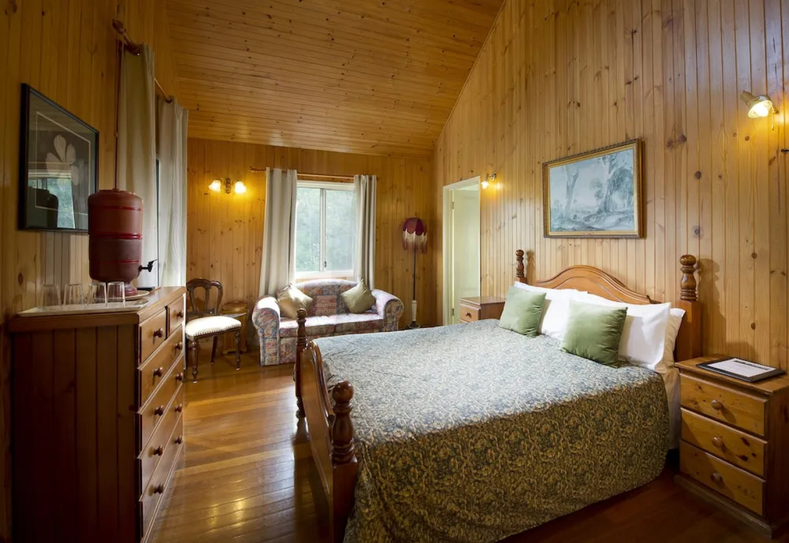 Glasshouse Mountains Ecolodge