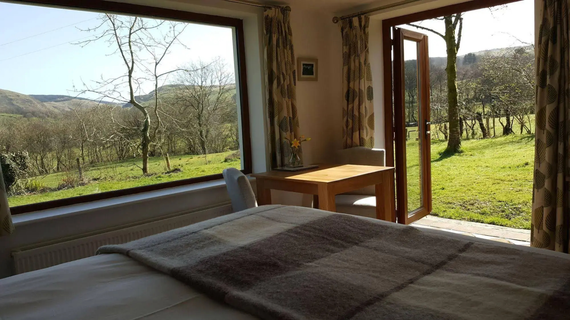 Nant yr Onnen B&B and Ysgubor Holiday Cottage