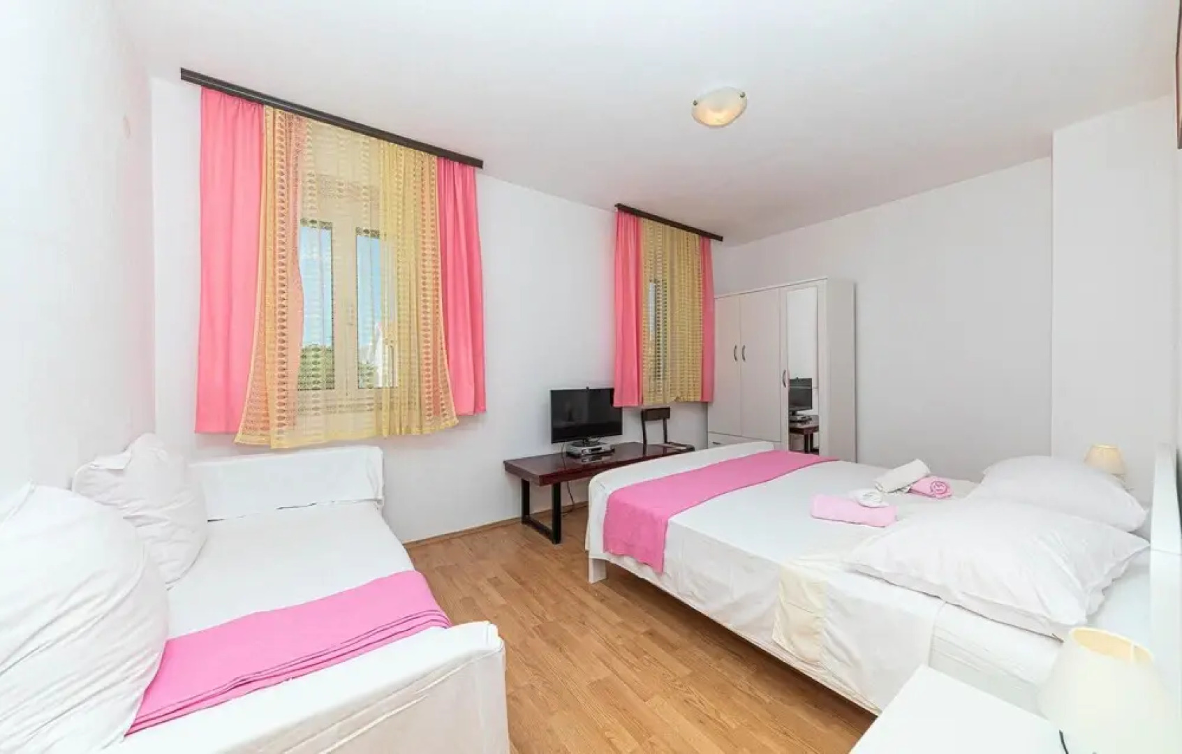 Stunning Home in Drvenik Mali With Wifi and 2 Bedrooms