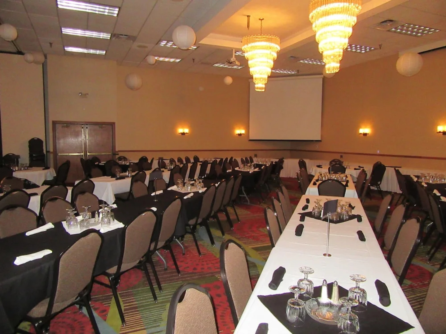 Express Suites Riverport Inn & Suites
