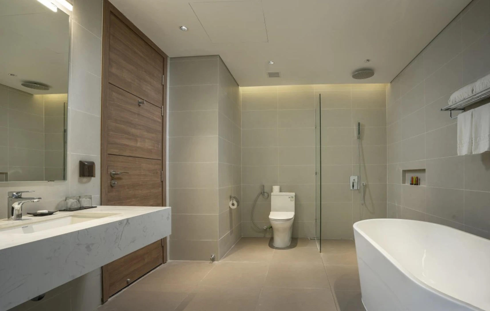 Курортный отель Flamingo Premium Cat Ba Beach Resort