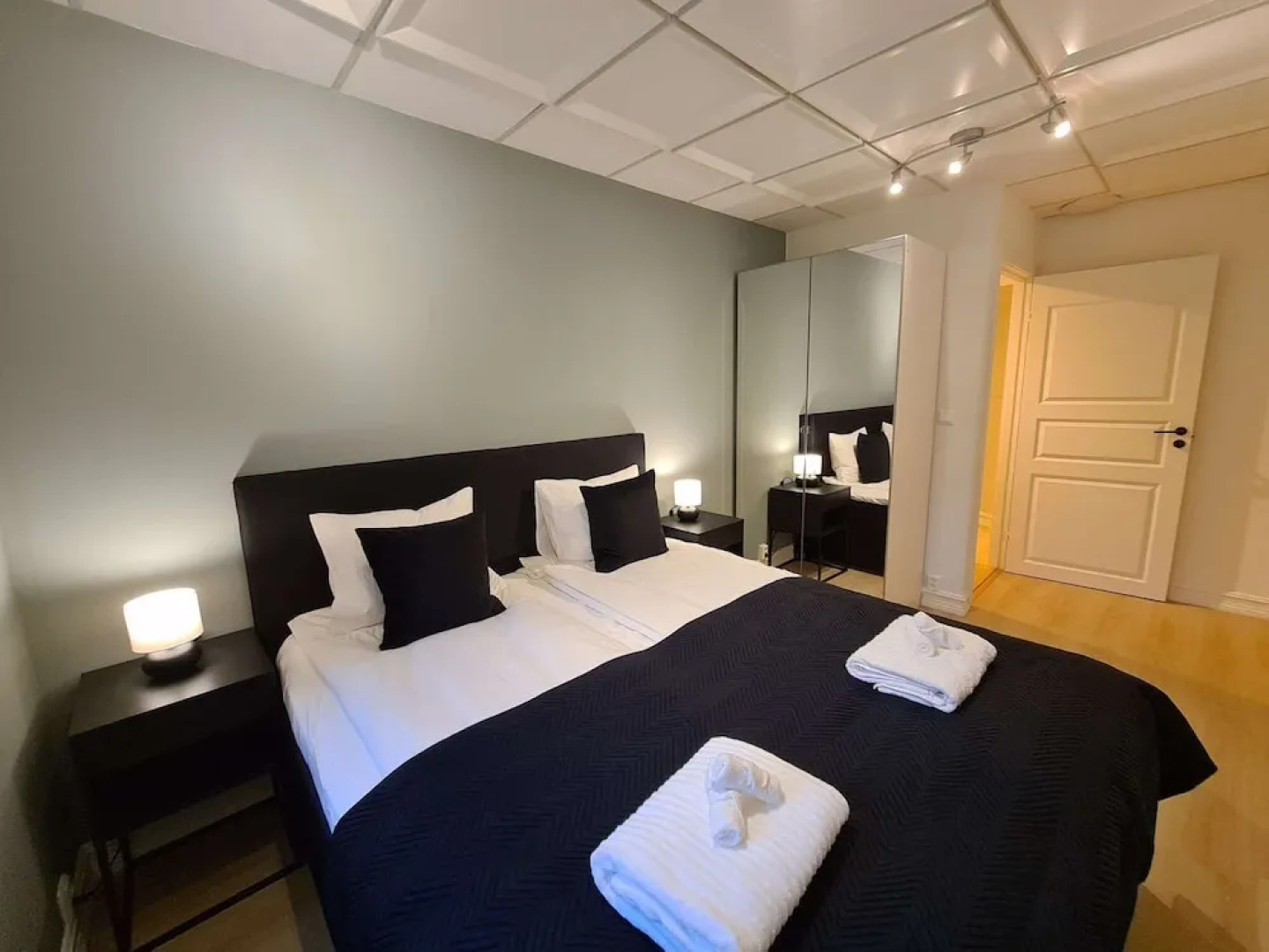 Beautiful, Spacious And Modern, 2-bedroom, Near Center, Free Parking