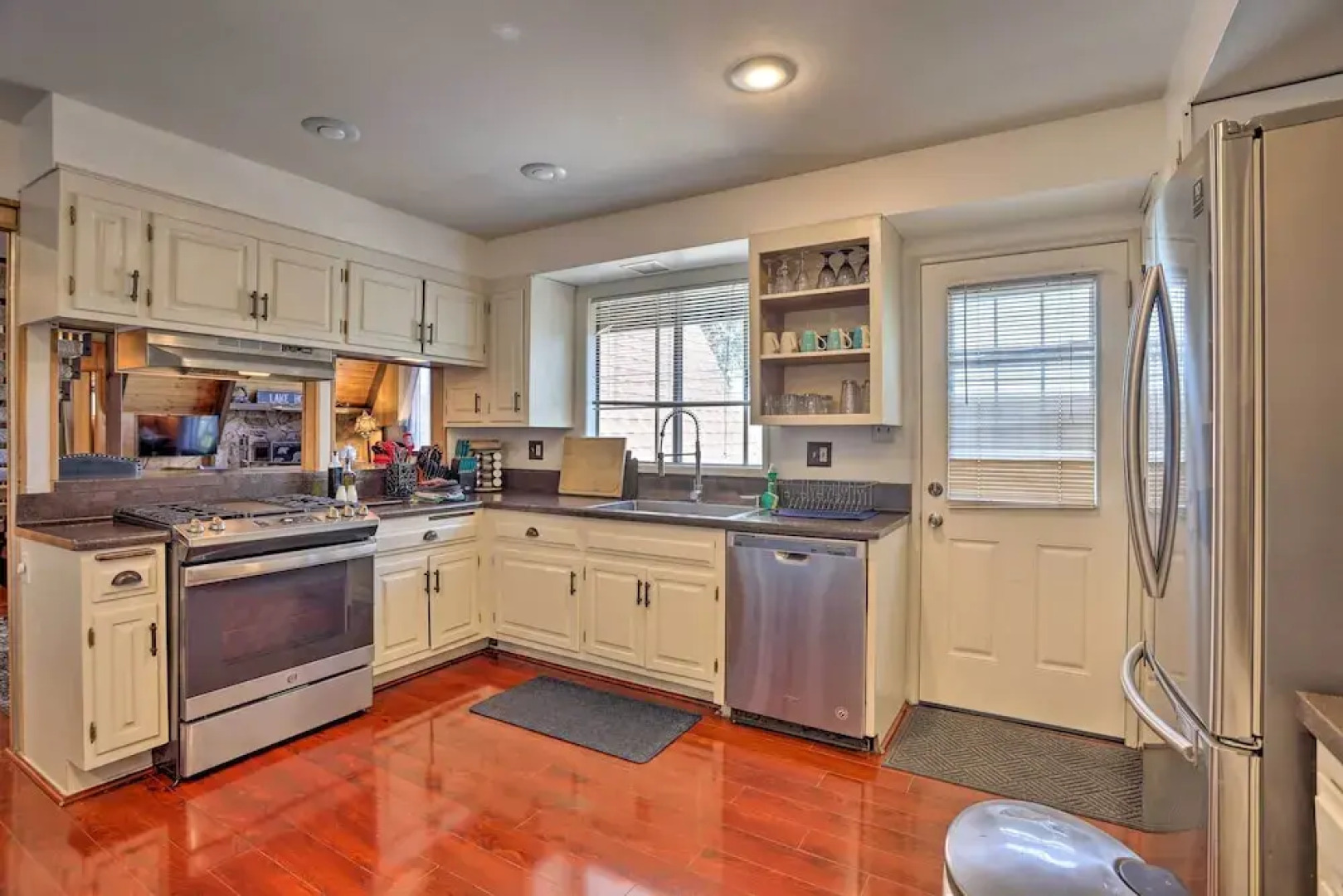 A-frame Home w/ 3 Decks & Lake Arrowhead Views!