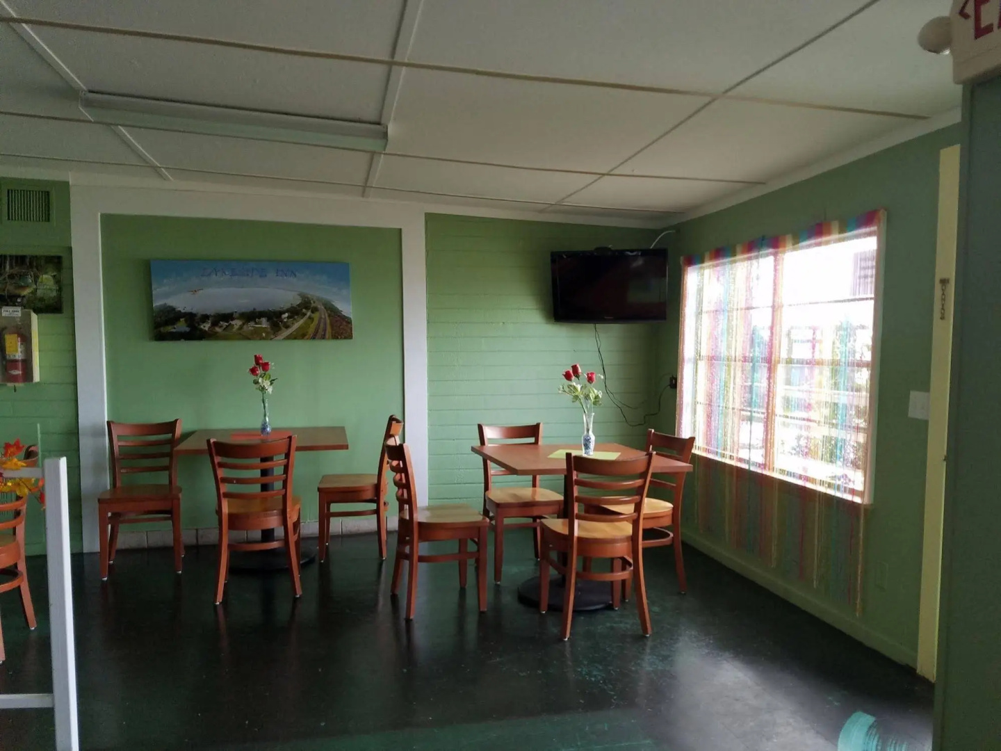 Lakeside Inn and Cafe