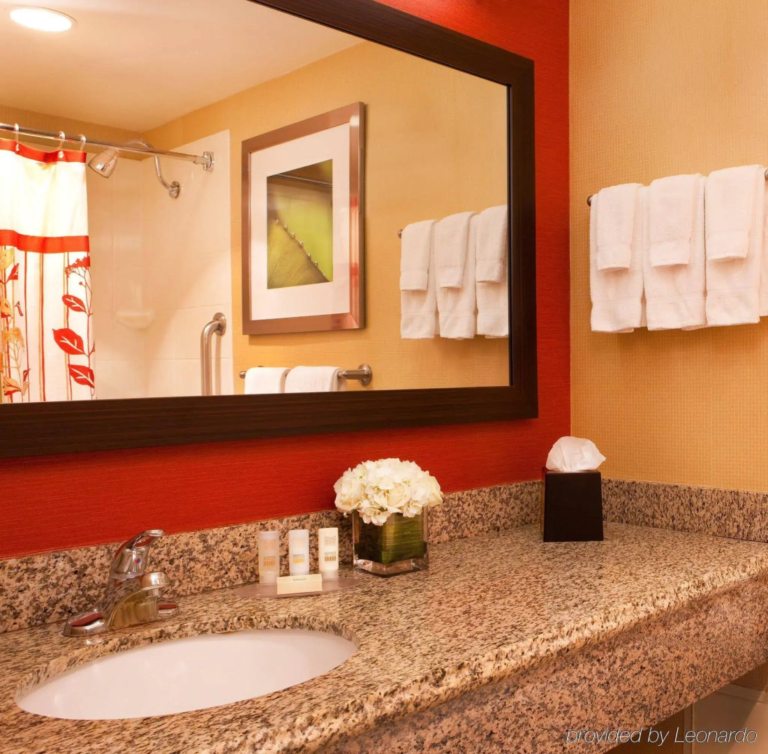 Courtyard by Marriott Alexandria Pentagon South