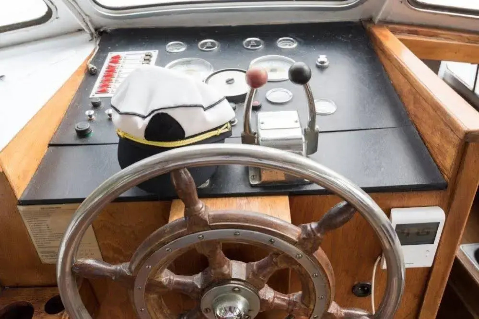 Authentic Houseboats Amsterdam