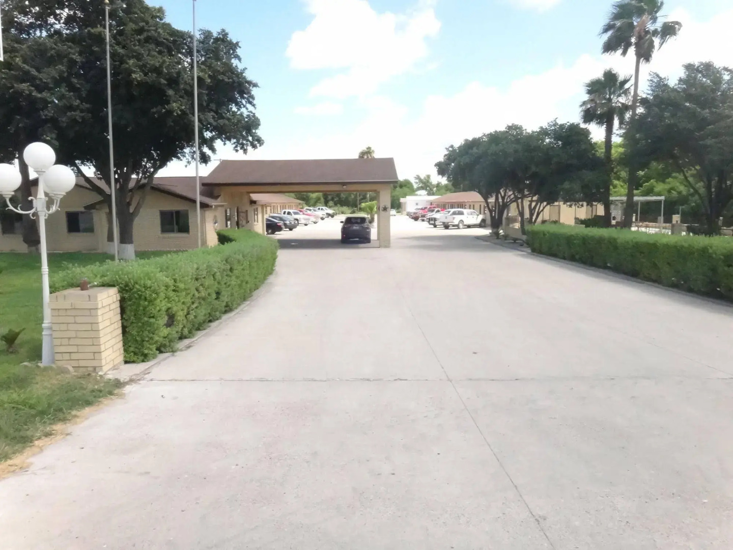 Freer Executive Inn and Studios