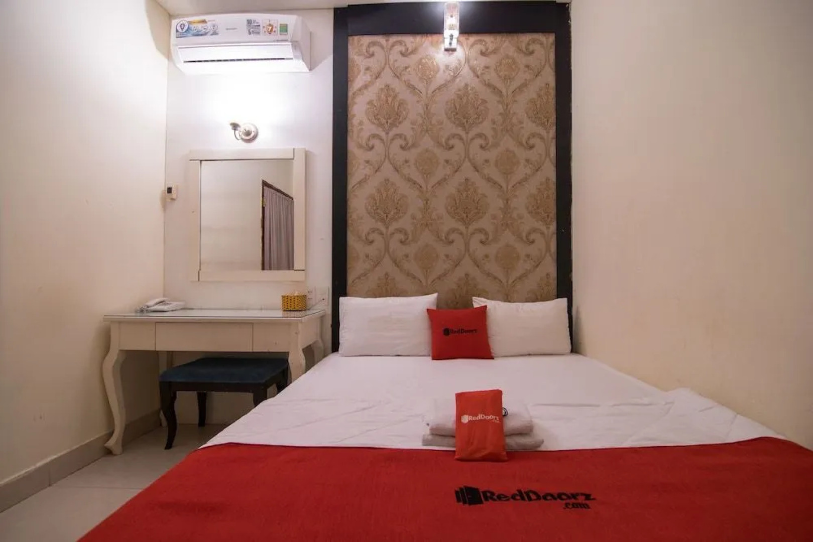 RedDoorz Near Tan Dinh Market 3