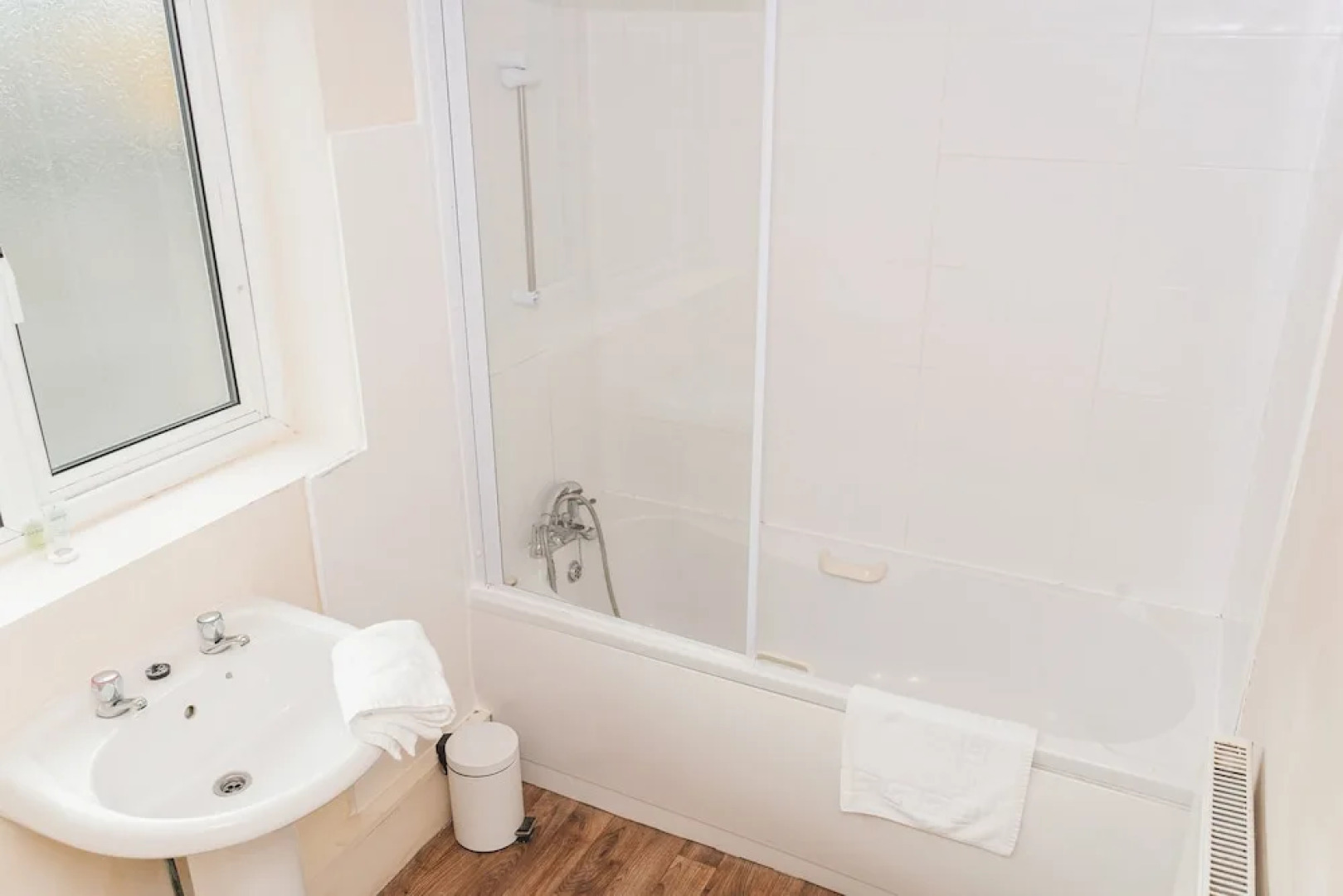 Hanley Park House by Paymán Club