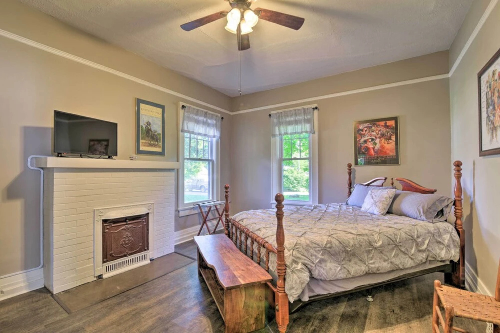 Glasgow Home w/ Porch: Close to Lake & Caves!