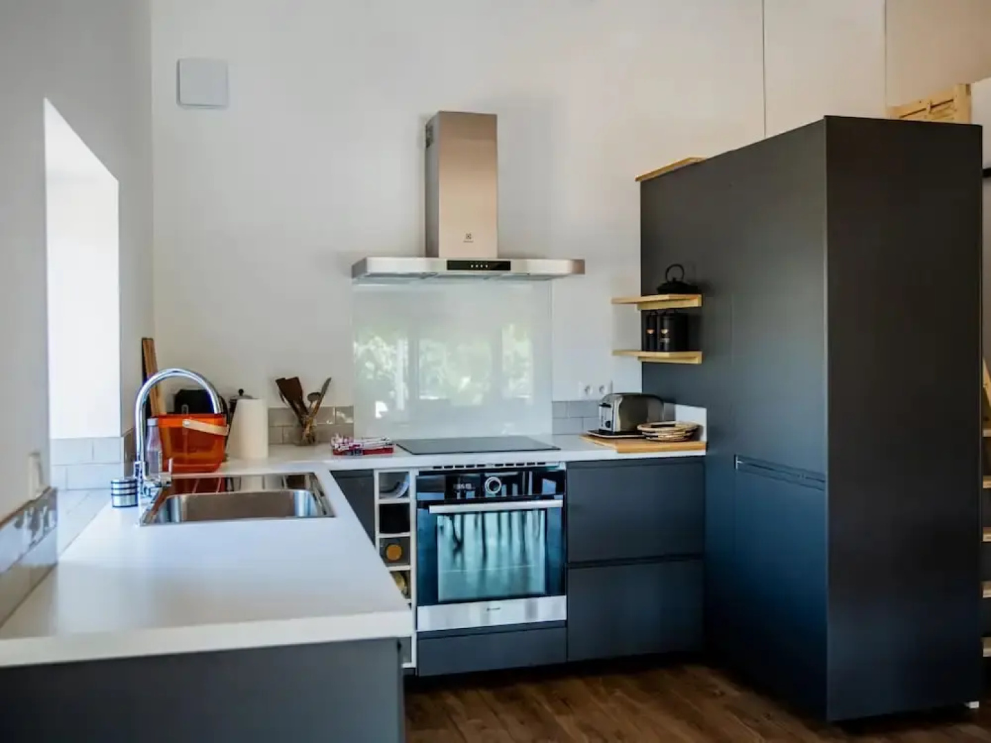 Bright, Modern Loft Comfortable Vacation Home