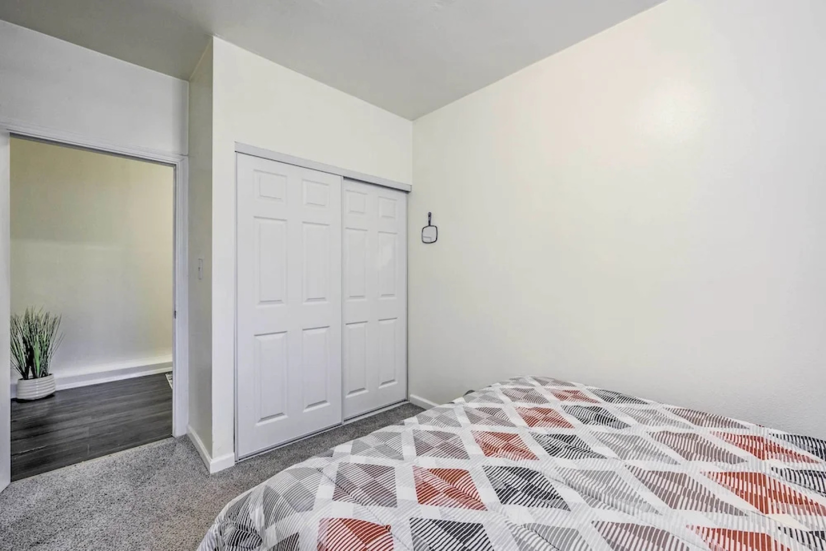 Shoreline Home w/ Deck ~ 14 Mi to Downtown Seattle