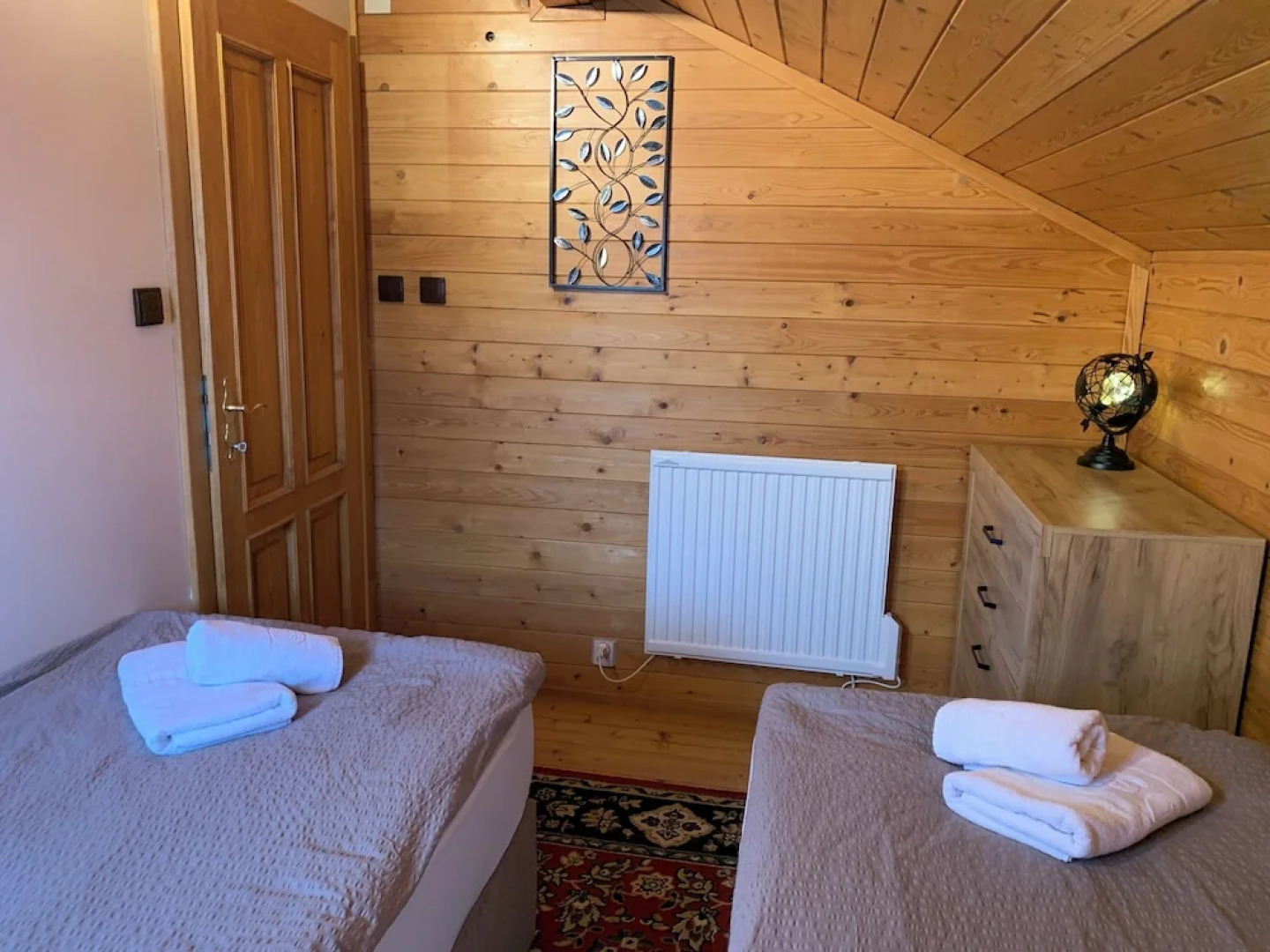 Cottage with pool playground and privacy