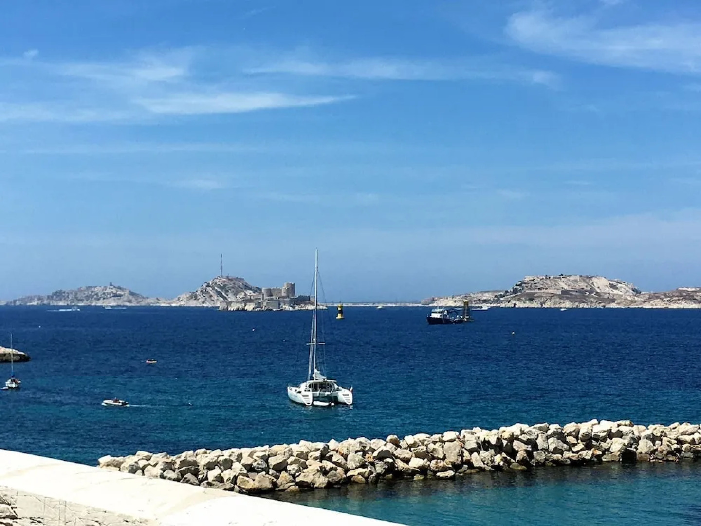 Stylish Villa With Heated Swimming Pool Close to the Lovely L'isle-sur-la-sorgue