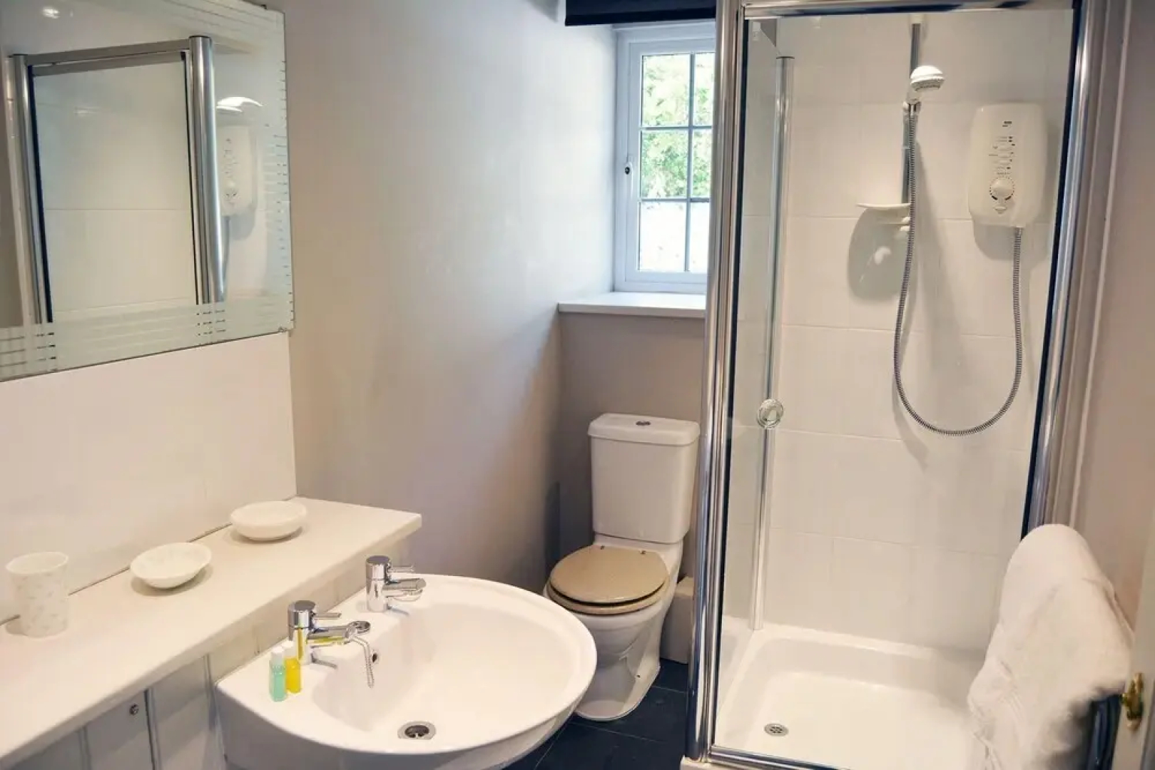 Luxury 5-star cottage near the Cornish coast on the Bonython Estate, Lizard Peninsula