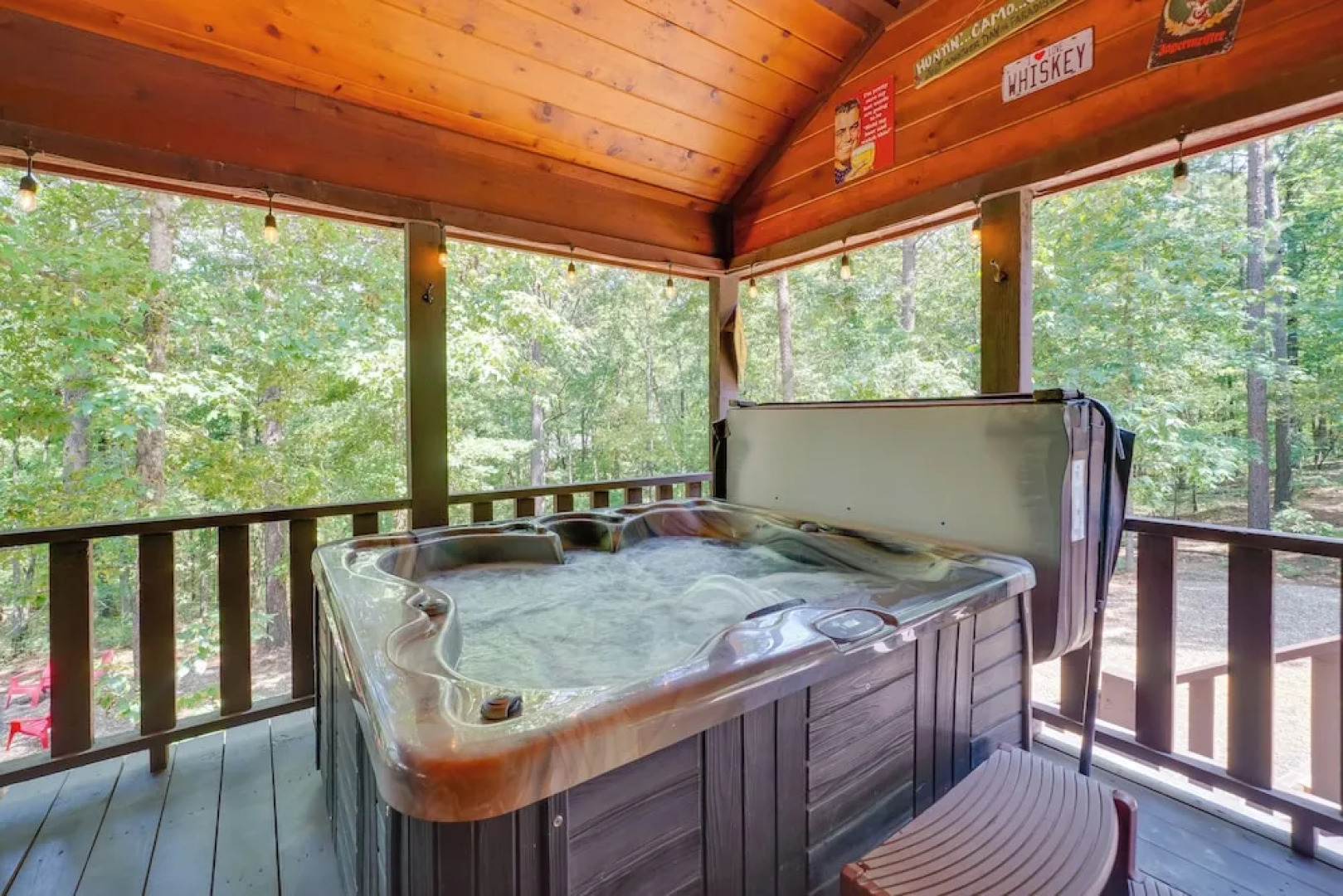 Broken Bow Escape w/ Hot Tub & Basketball Court!