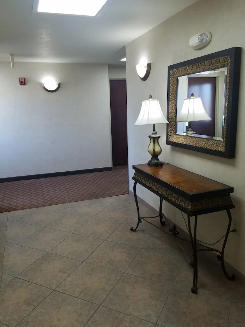 HomeTown Hotel Bryant