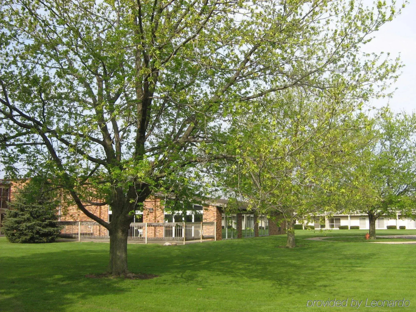 Eastlake Suites Hotel & Conference Center By OYO Urbana