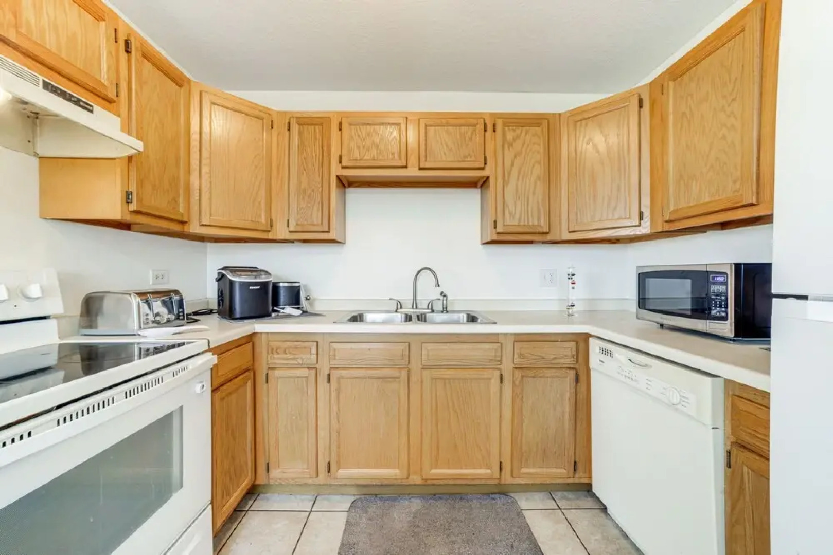 Bourbonnais Townhome ~ 3 Mi to ONU Campus!