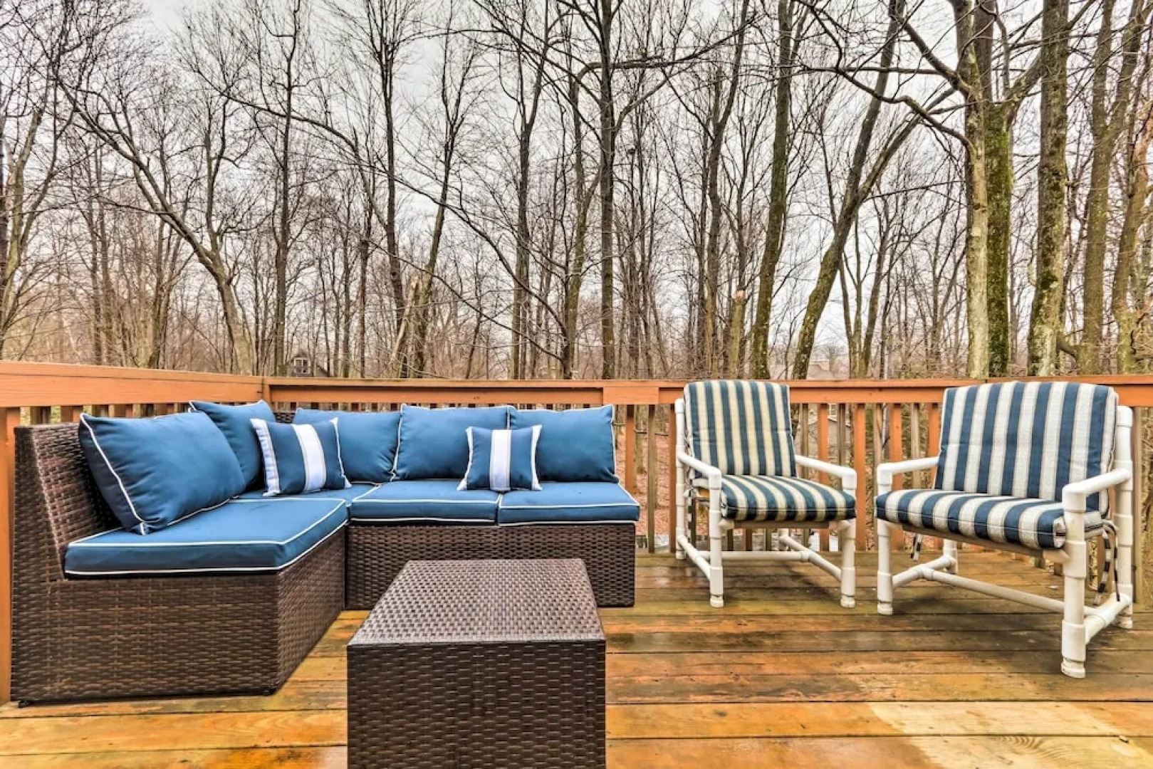 Lake Harmony Home w/ Deck - 3 Mi to Ski Slopes!