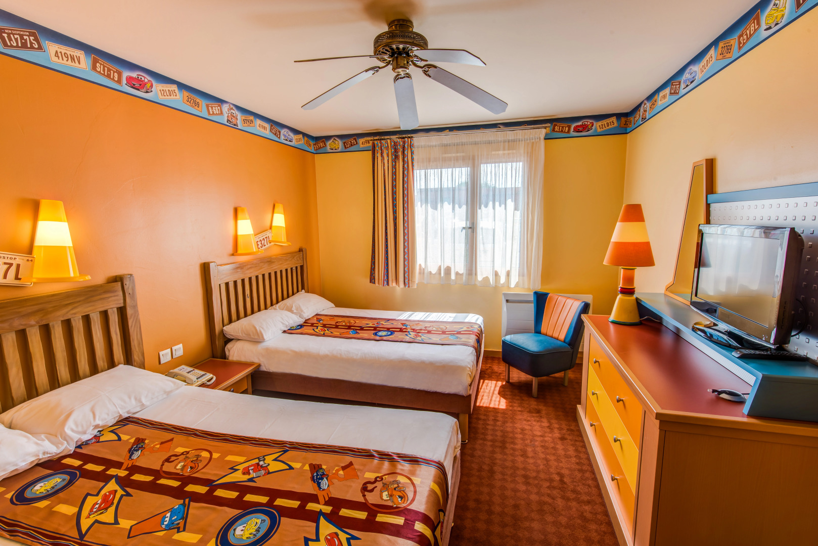 Отель Disney Hotel Santa Fe
