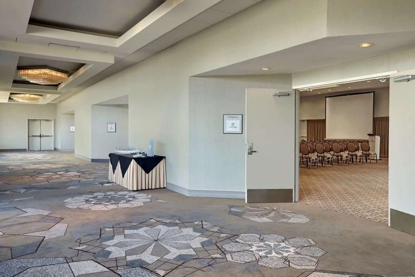 Sheraton Vancouver Guildford Hotel