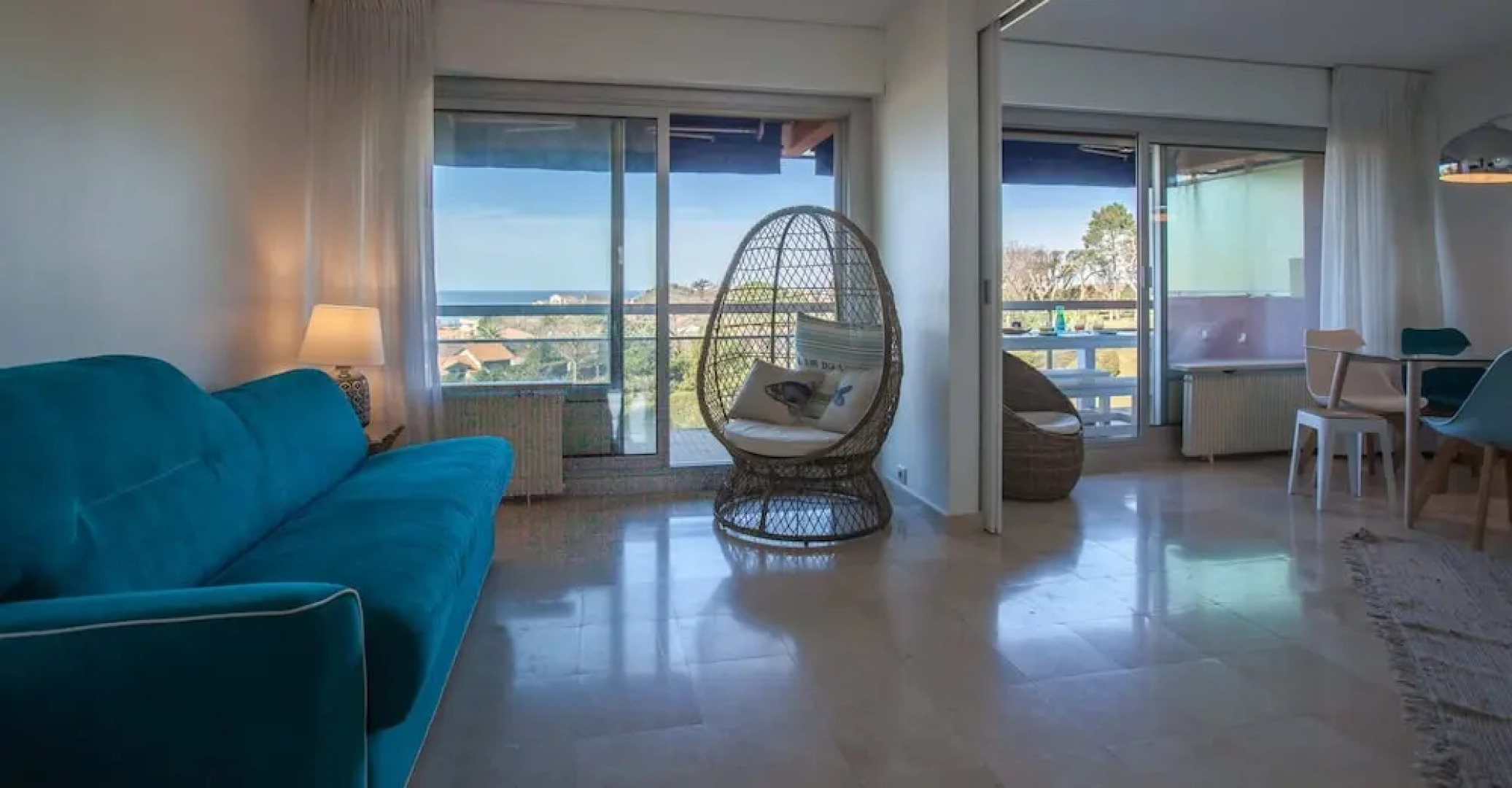 Large Apartment With Swimming Pool and sea View