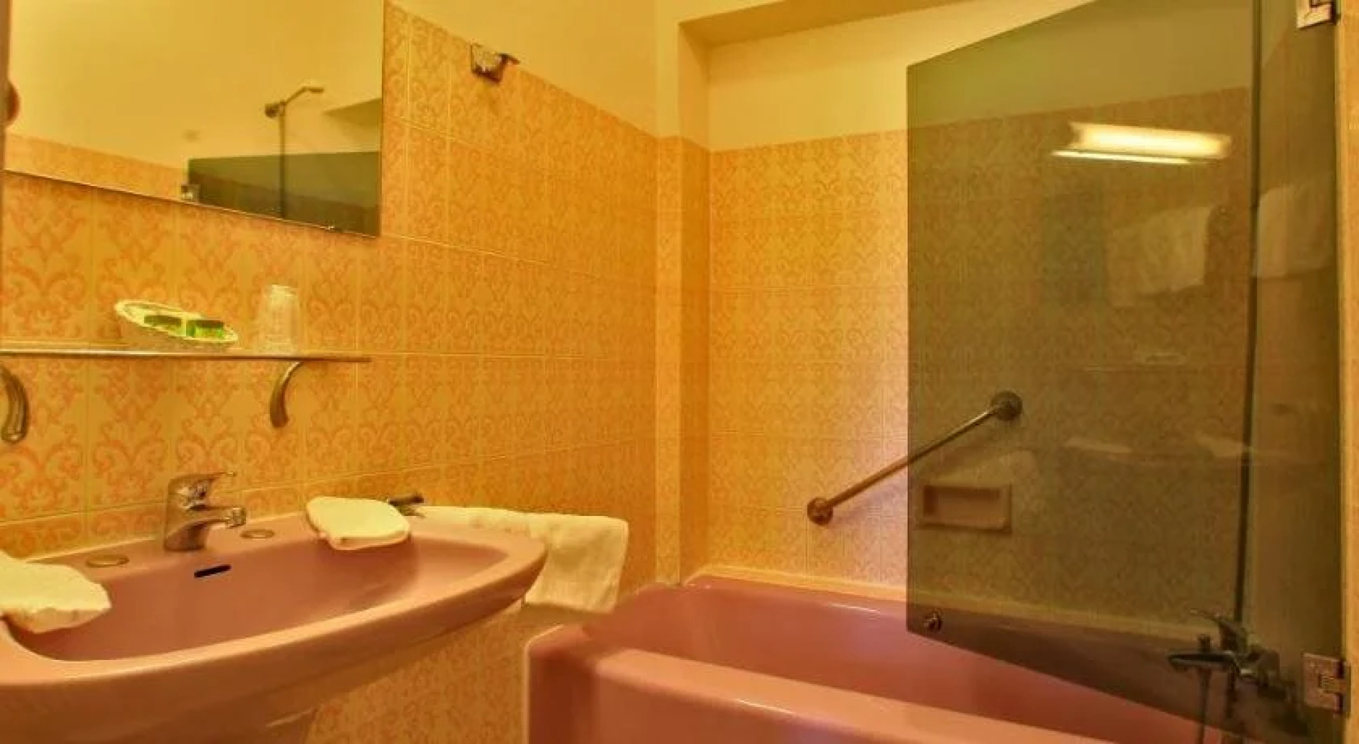 Logis Hostellerie de lAuberge de LÉtang Bleu