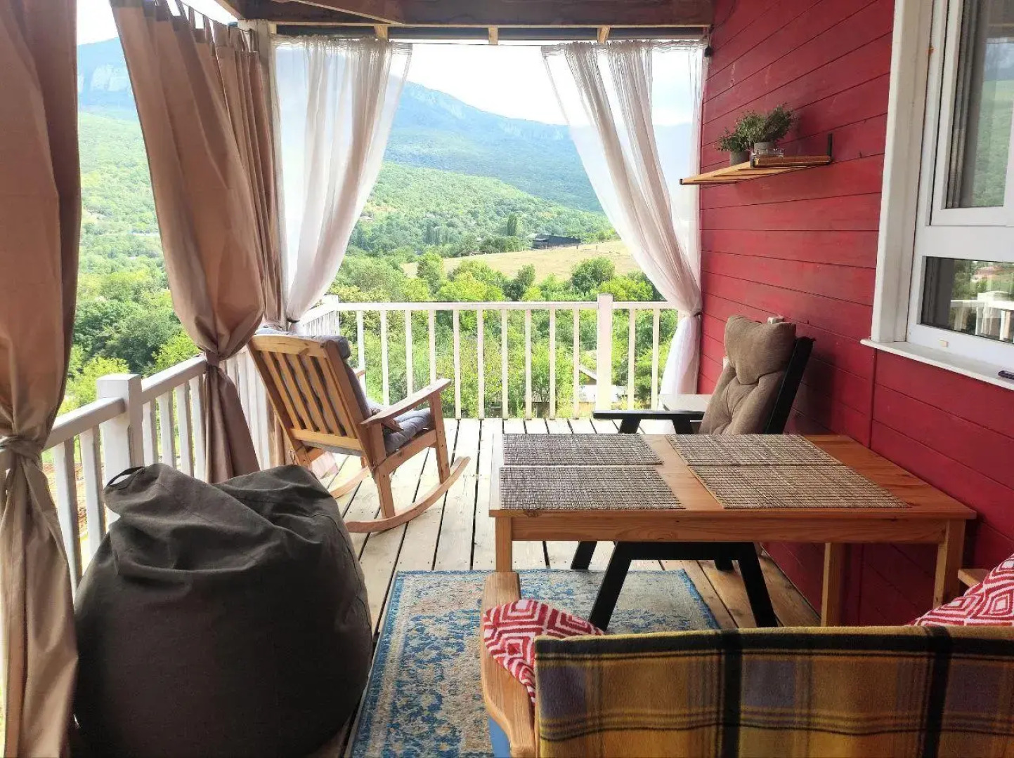 Дом с видом на горы