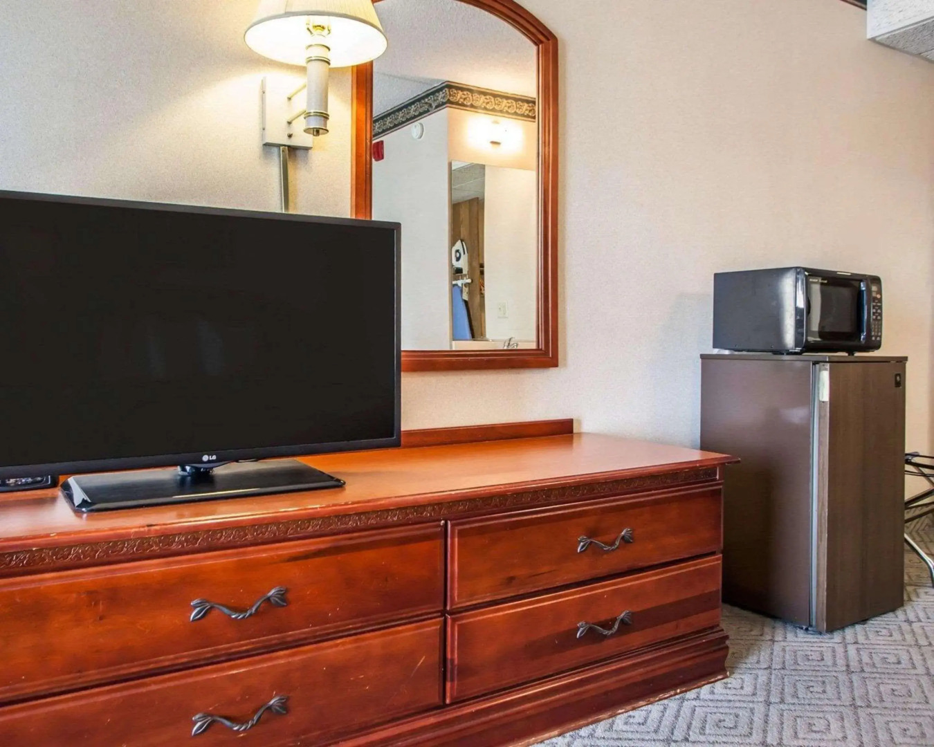 Rodeway Inn & Suites Milwaukee Airport