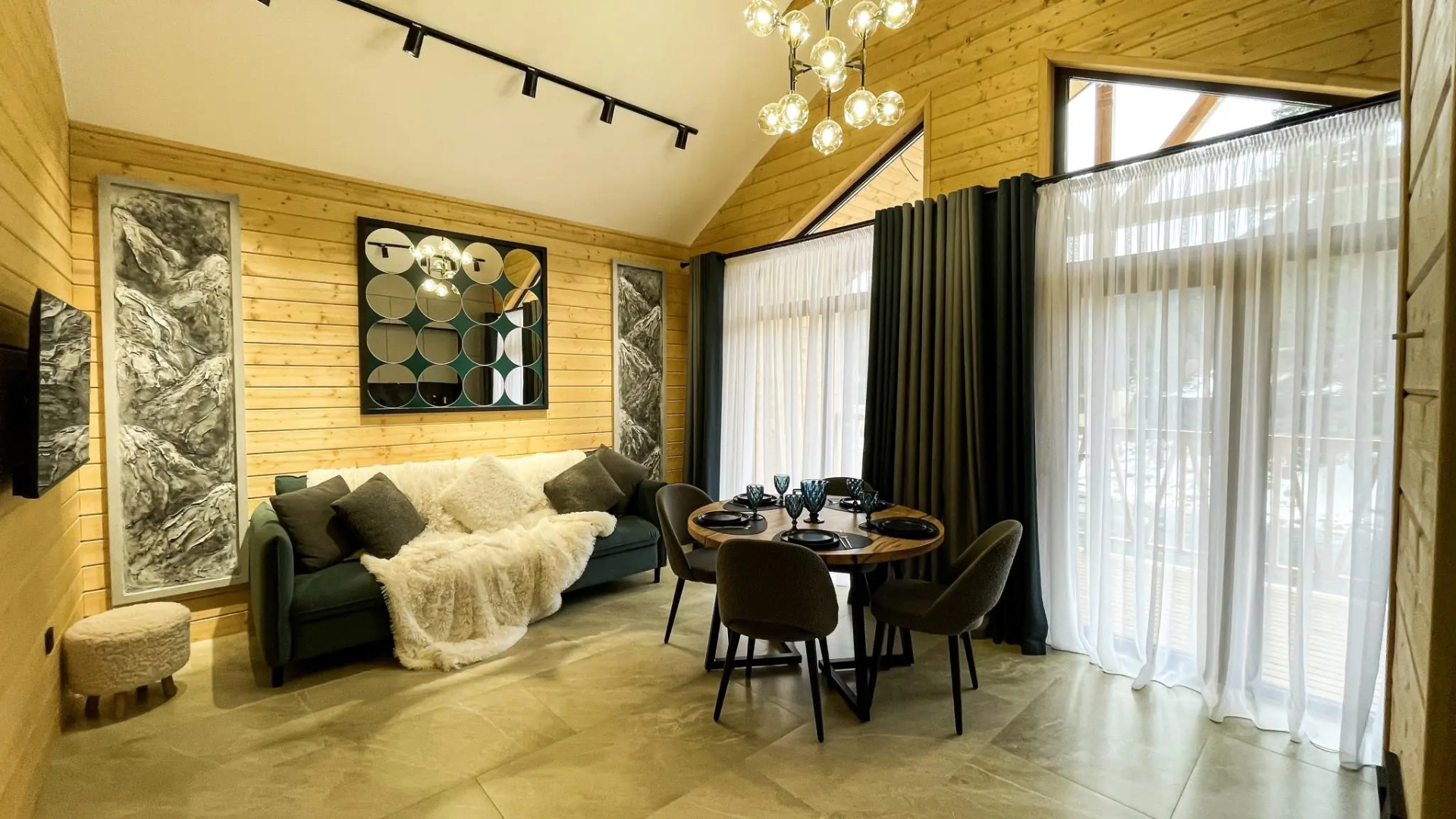 River & House (Ривер Хаус)