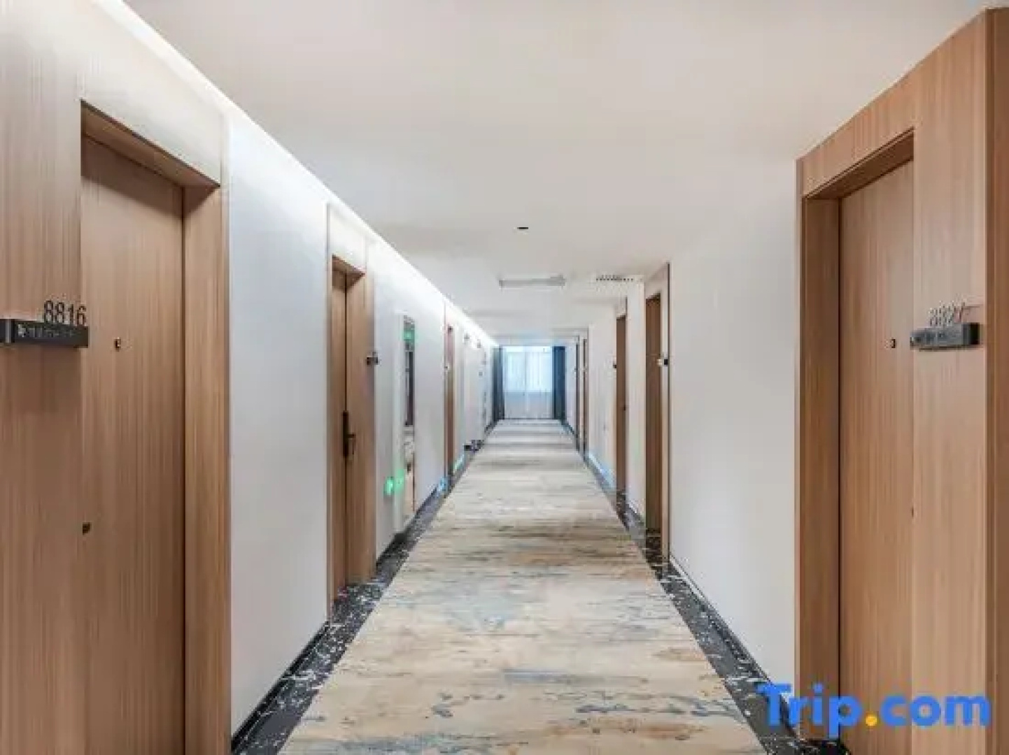 Rezen Longuu Hotel （Wuzhong Two Halls and One Center）