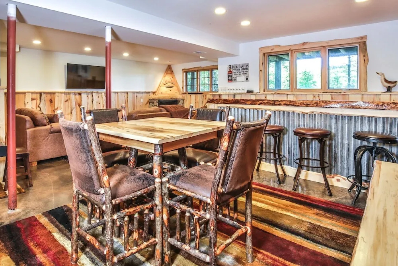 The Log Lodge - 4 Br Home