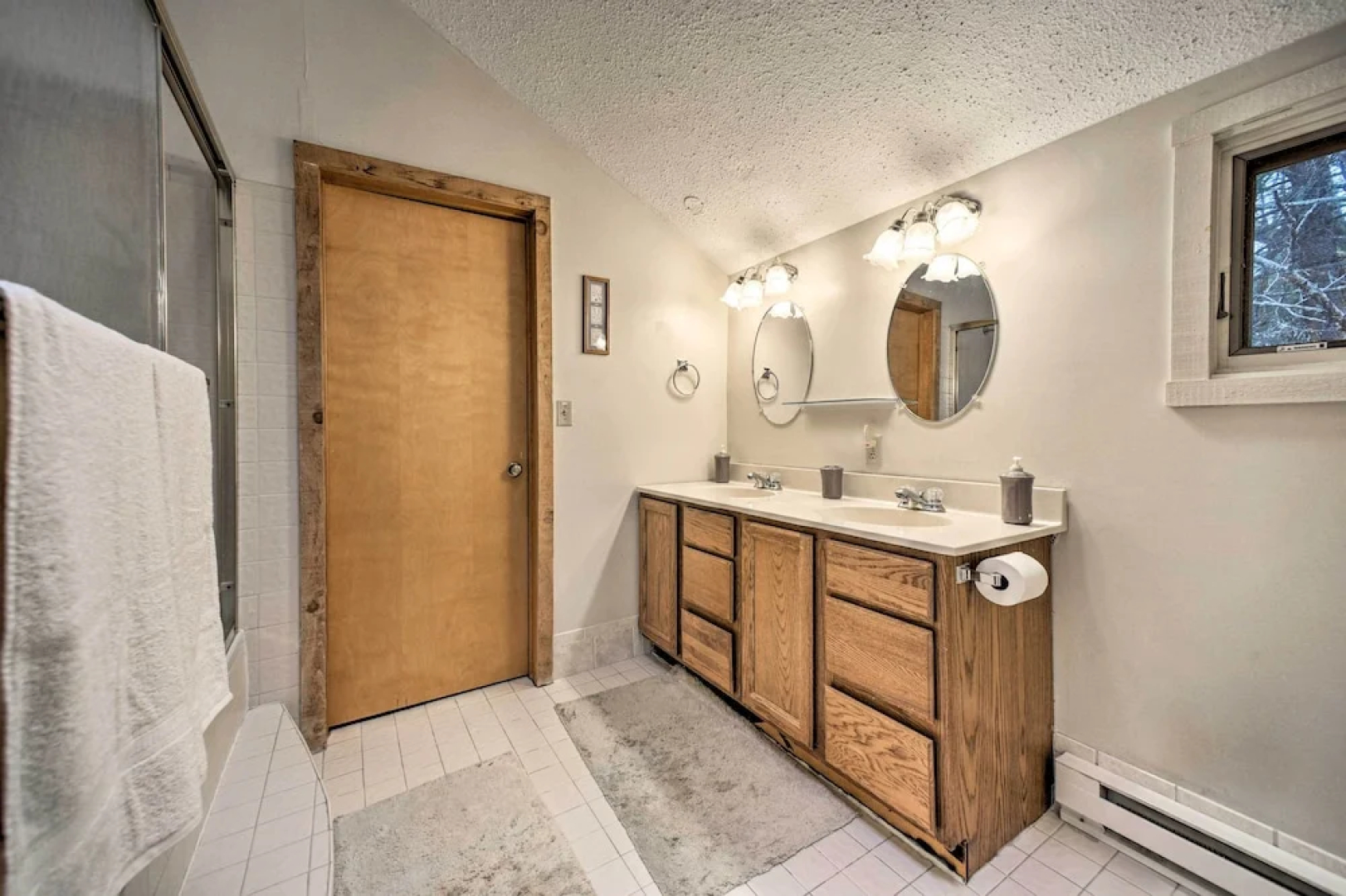 Cozy Mountain Retreat w/ Deck ~ 3 Mi to Mount Snow