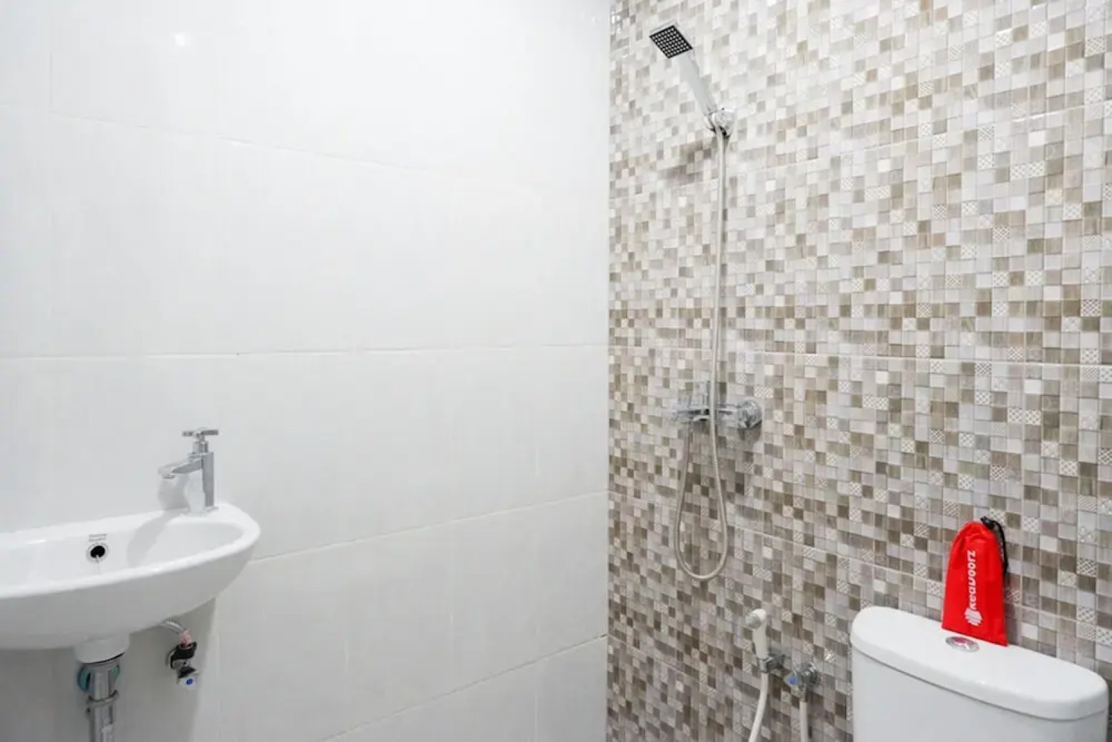 RedDoorz near Pacific Mall Tegal 2