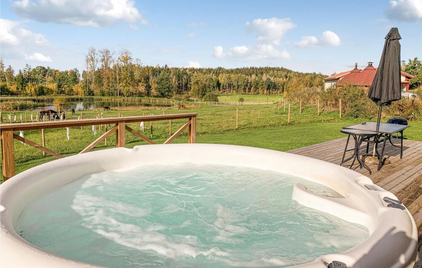 Amazing Home in Huskvarna With Jacuzzi, Sauna and Wifi