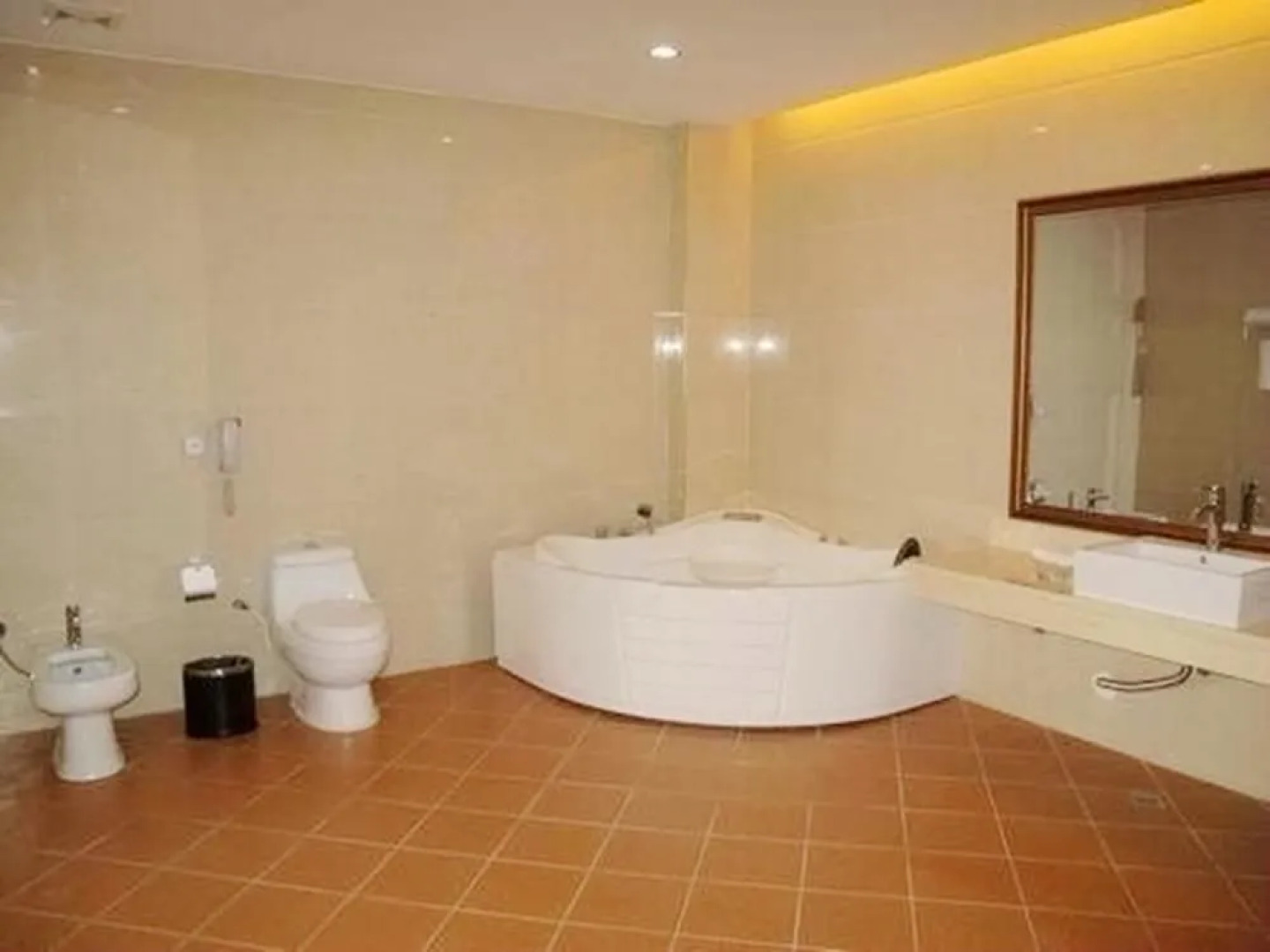 Artland Peninsula Hotel