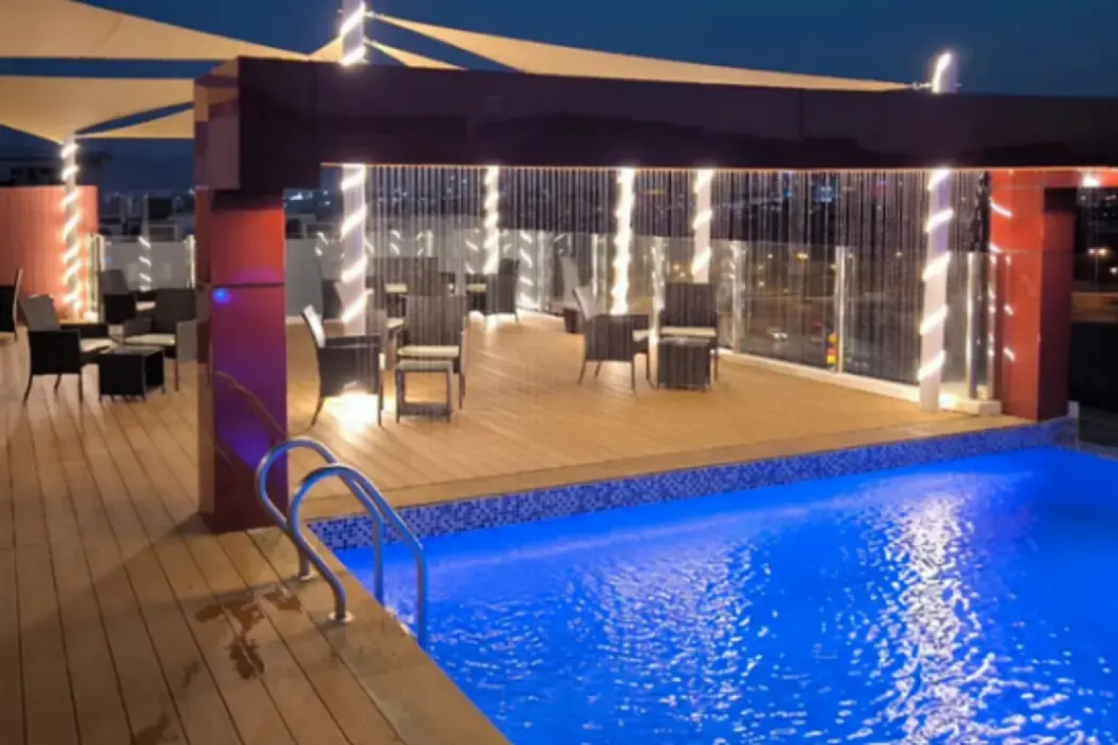 Carnelian By Glory Bower Hotel