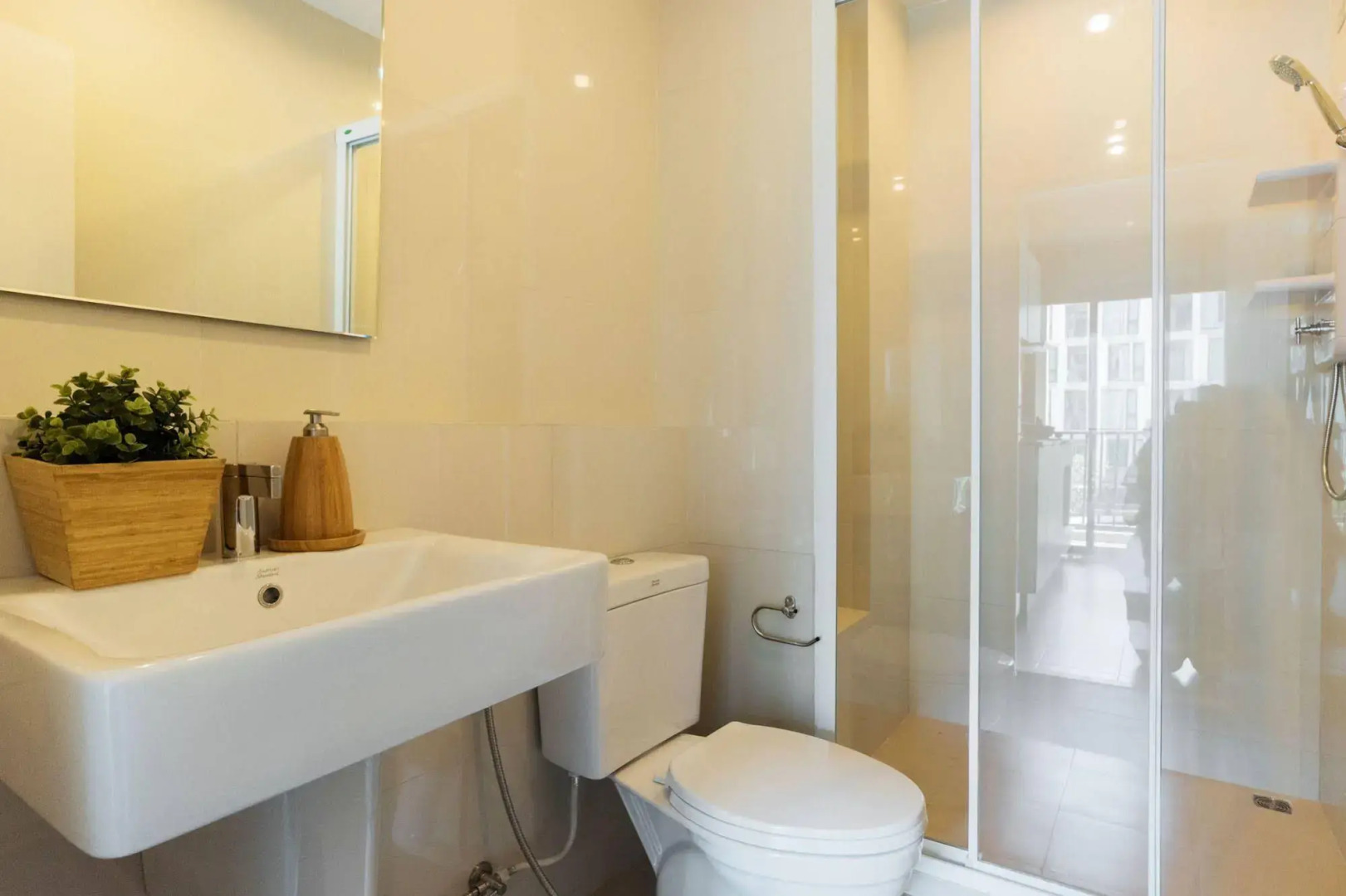 THE BASE Uptown By Favstay