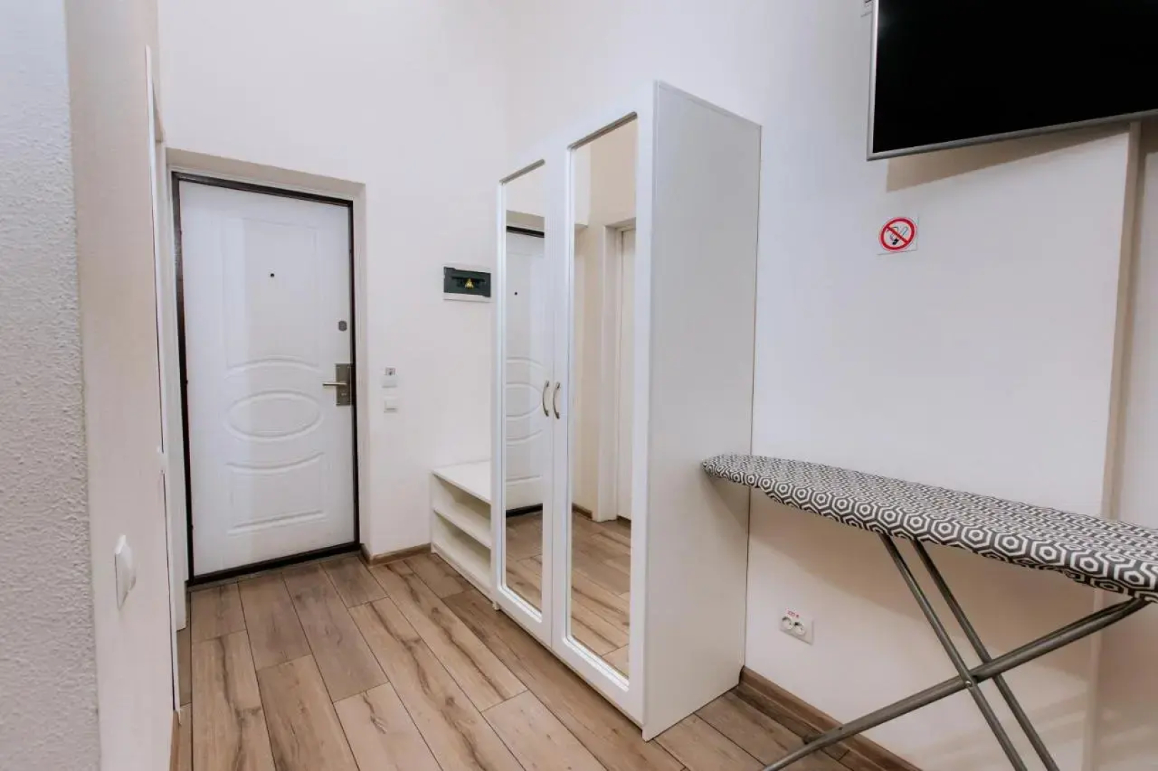 Stone City Apartment in Park Zone