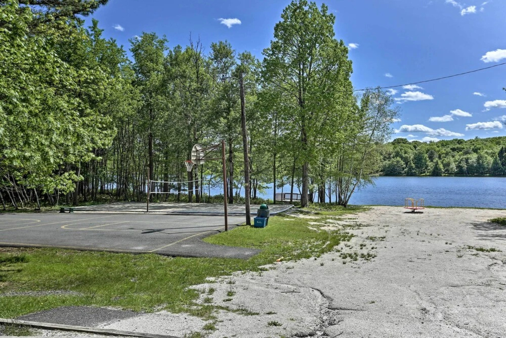 Blakeslee Hideaway w/ Lake Access: 3 Mi to Ski!