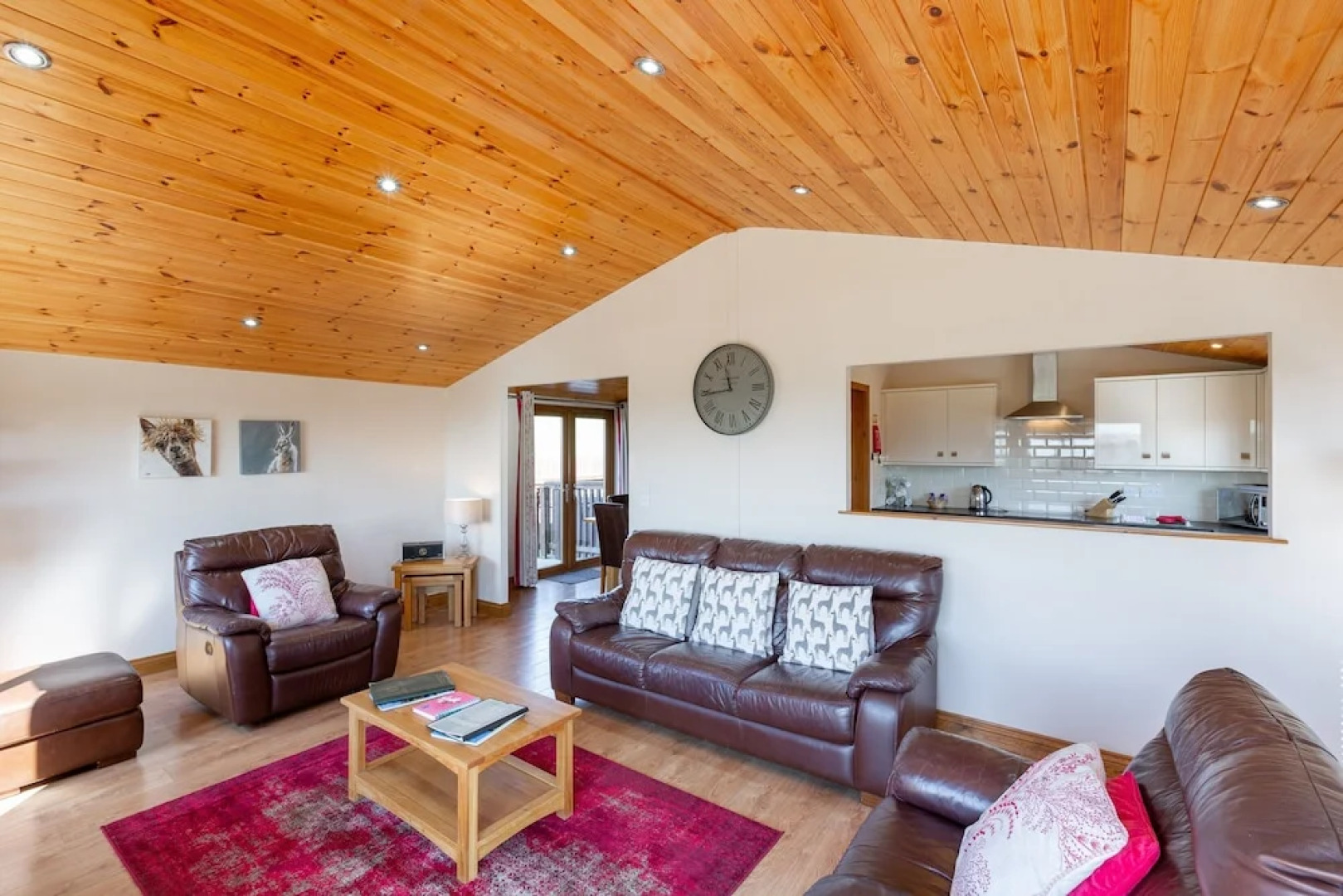 Woodpecker Lodge With Hot Tub Near Cupar, Fife