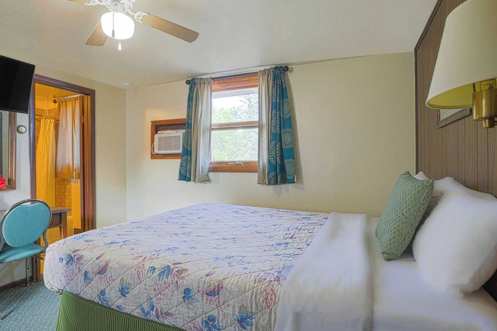 Love Hotels Silver Street by OYO at Hurley WI