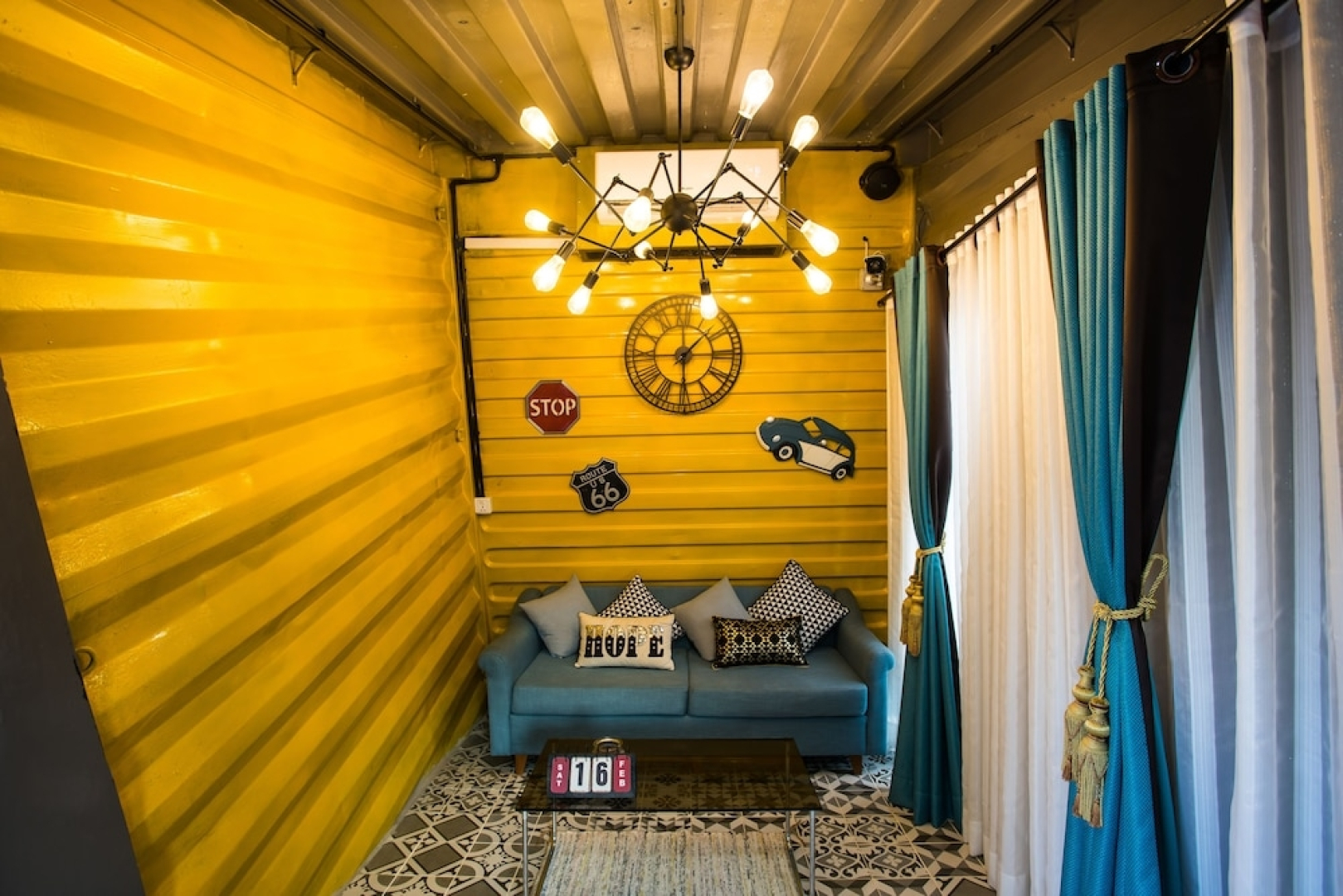 White Rabbit Hostel - Adults Only