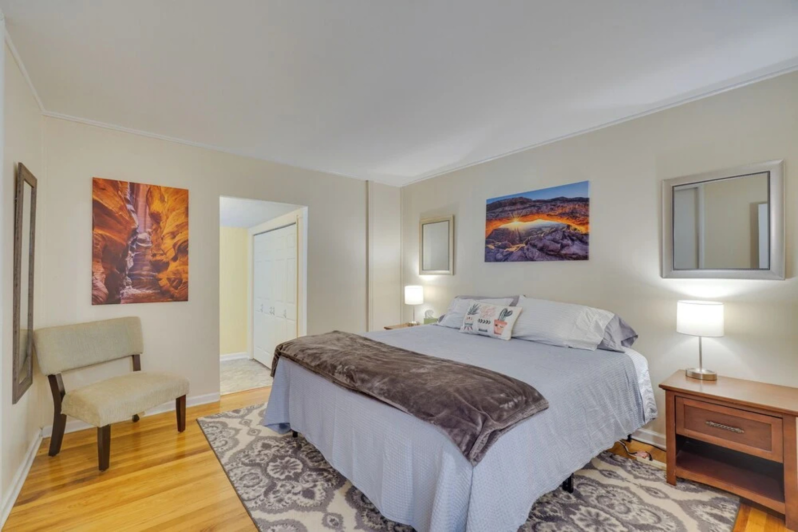 Oak Ridge Retreat w/ Porch < 1 Mi to Downtown