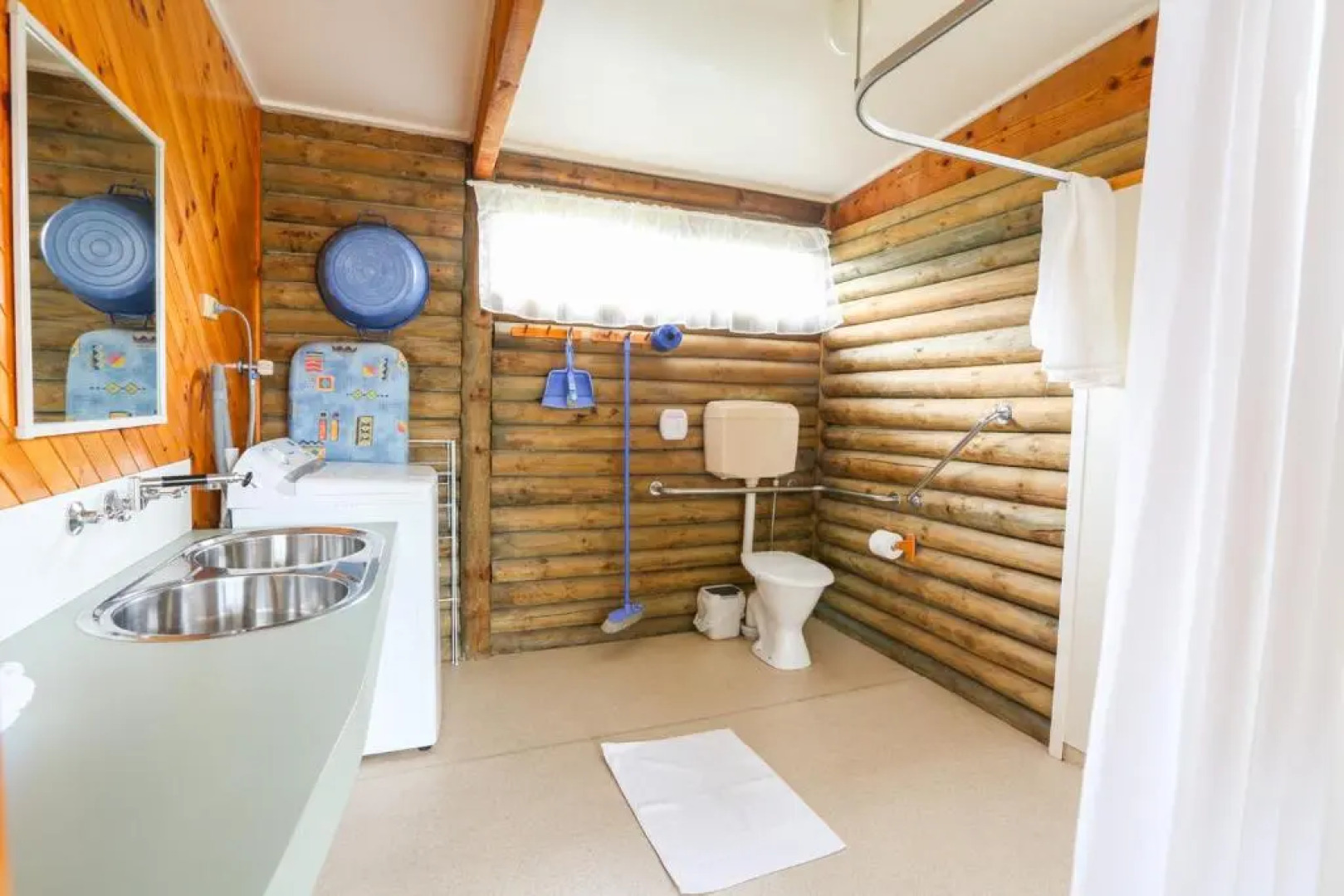 Lazy Acre Log Cabins